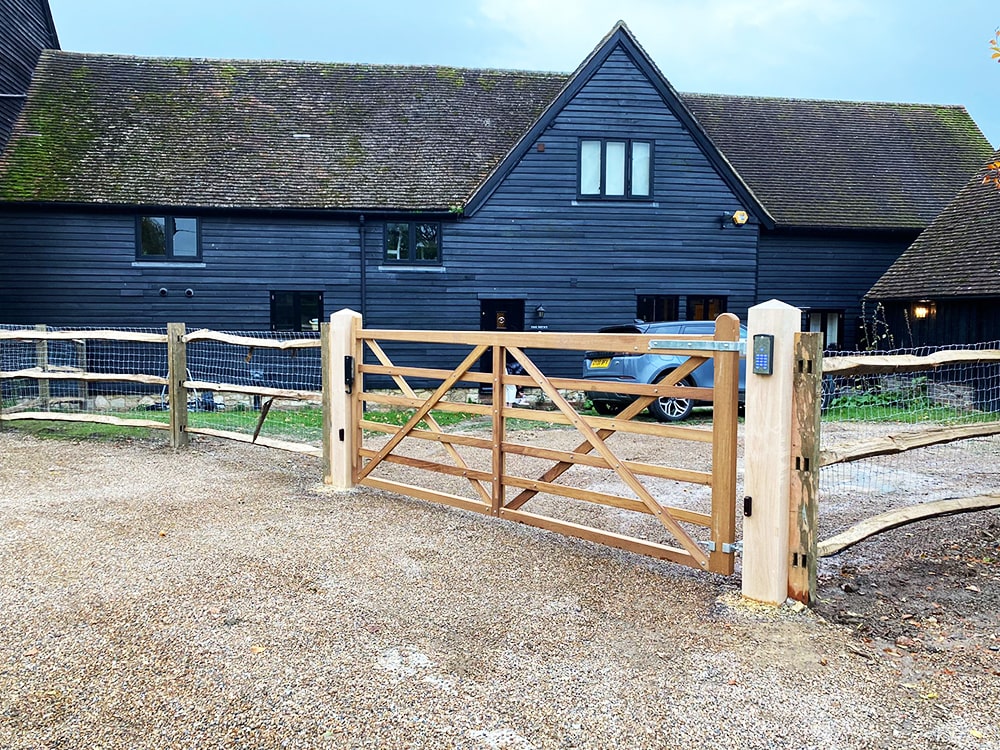 lf-fencing-entrance-gates-30-min