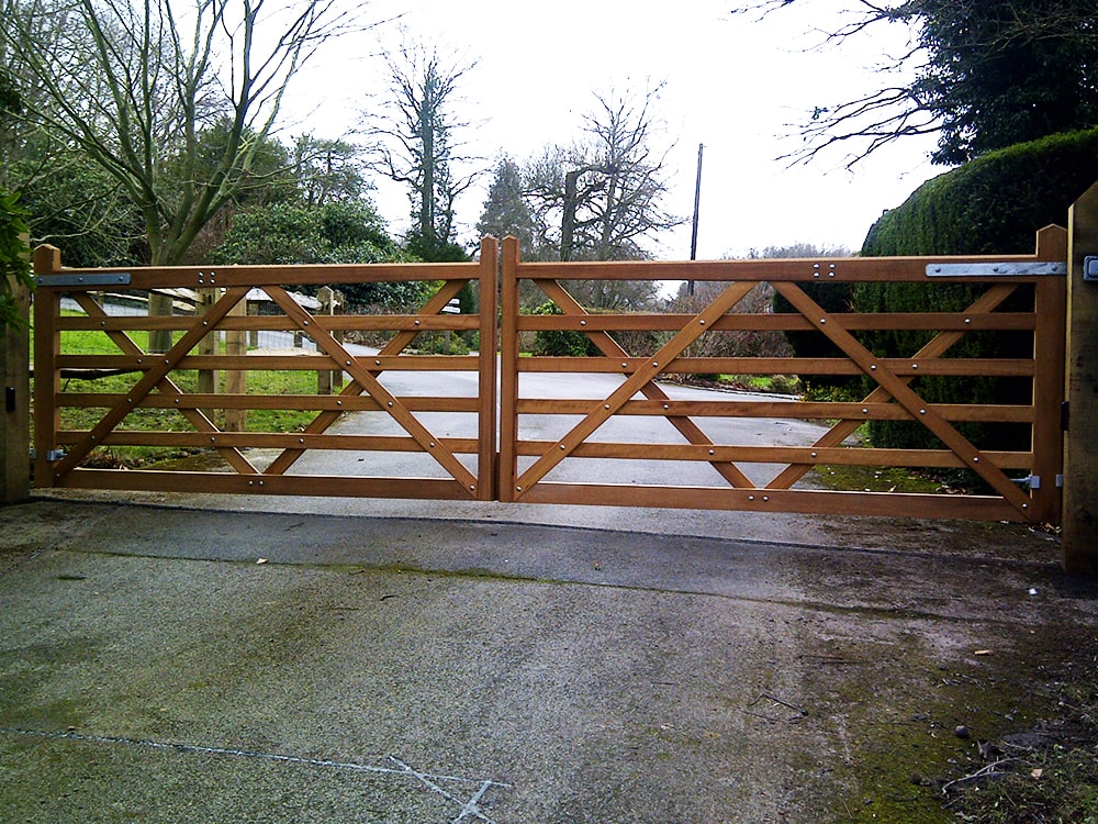 lf-fencing-entrance-gates-5-min